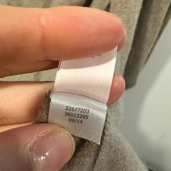 VICTORIA SECRET 100% CASHMERE WRAP TOP CARDIGAN -
M/L - Picture 6 of 9